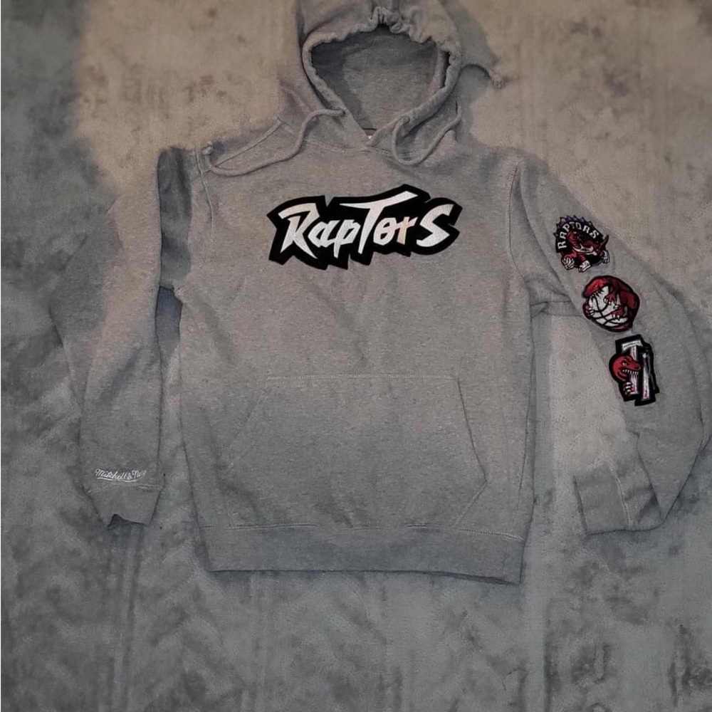 Mitchell & Ness Heather Gray Sweatshirt with Red Size Tag